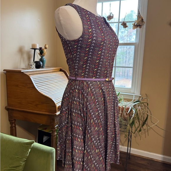 Elegant Multicolor Patterned Dress - Picture 3 of 7